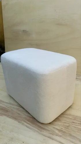 Puff Orgânico em Bouclé | Compacto, Moderno e Sofisticado
