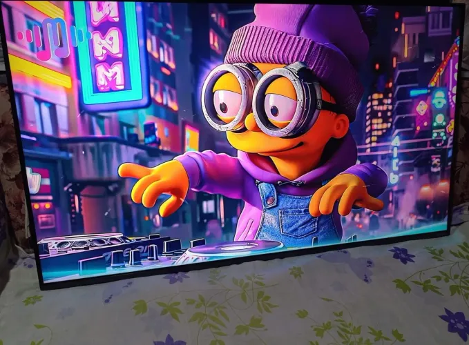 Tv smart 50 4k só tem uma rosquinha no meio mais não atrapalha no uso tv nova