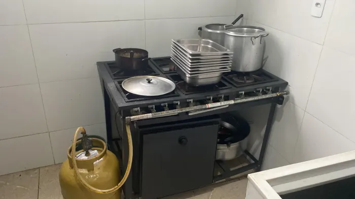 Fogão industrial com forno 6 bocas