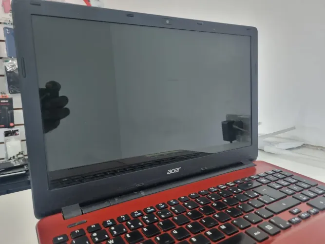 Notebook acer i5 8Gb de memória  SSD240GB. +1HD de 1TB. Tela 15.6 bateria nova 