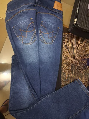 Calça jeans feminina skinny com elastano