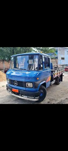 Caminhão Mercedes bens