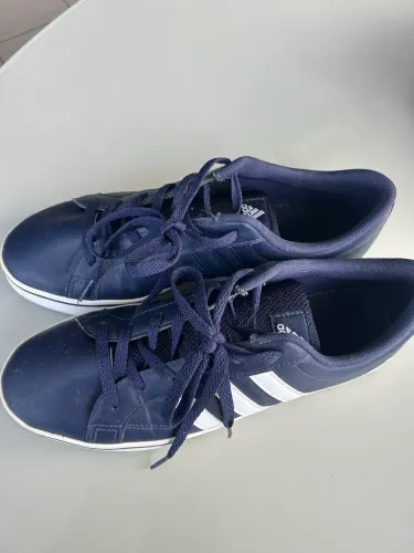 Tênis Adidas cor azul