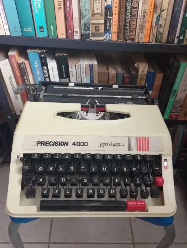 Máquina de escrever Precision 4000 Super Deluxe