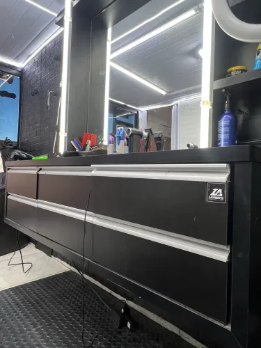 Vento uma bancada em MDF completa com espelho 