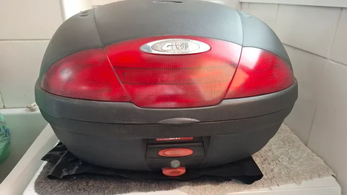 Baú Givi E450N Monolock 45 litros para 2 capacetes