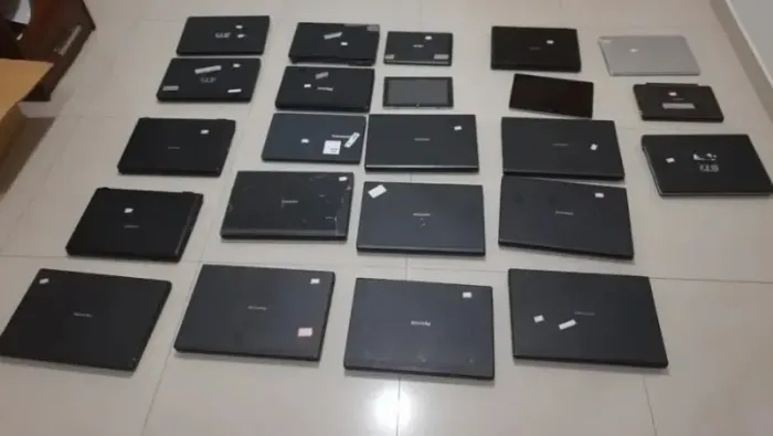Lote 23 Notebooks Parte 1/2