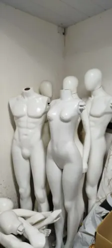 Manequins masculinos e femininos completos 