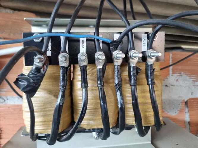 Transformador Estabilizador de 195/220V ou 220/195V