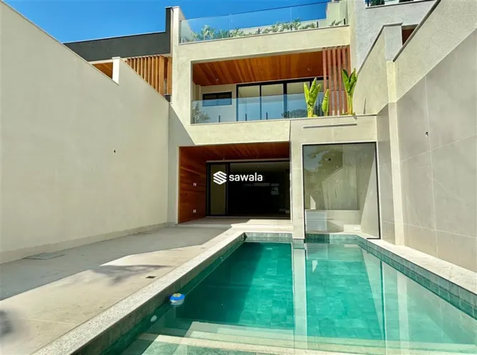 Casa à venda com 340,00m² e 5 quartos em Barra da Tijuca, Rio de Janeiro - RJ