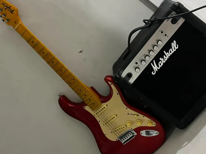 Vendo guitarra + amplificador marshall