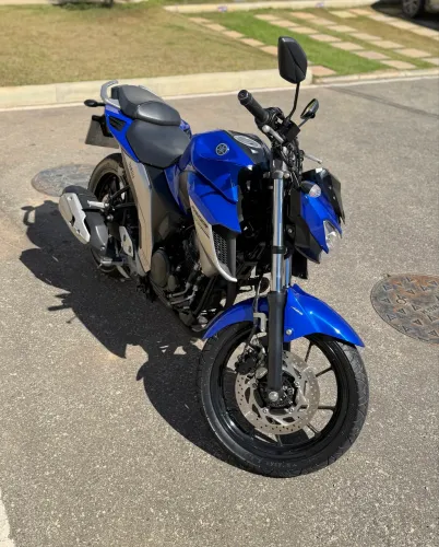 Moto muito nova, pronta para rodar! 