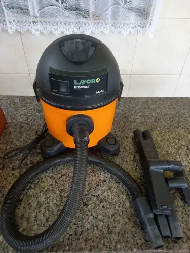 Aspirador Lavor 1400w, póe água, 127v excelente estado