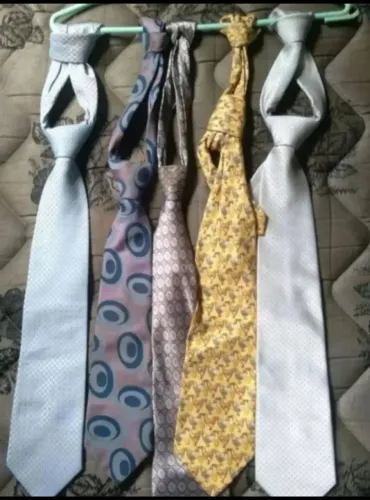 Vende-se 9 Gravatas.