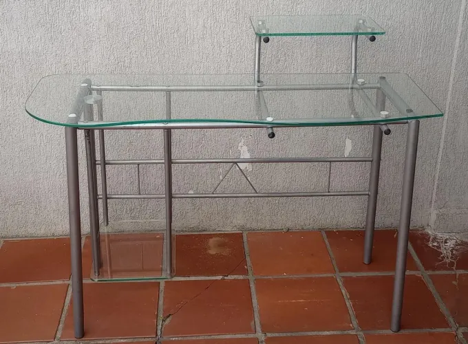 Mesa Escrivaninha de Vidro Temperado p/ PC e Notebook - Estrutura Metálica