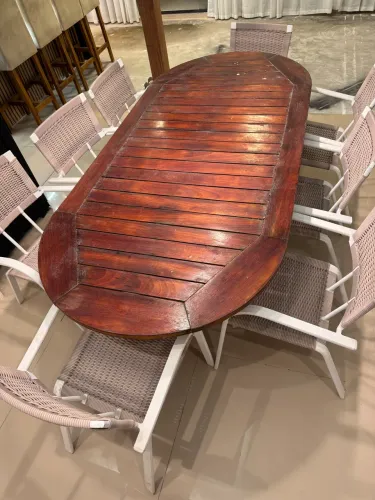 Mesa com 8 cadeiras