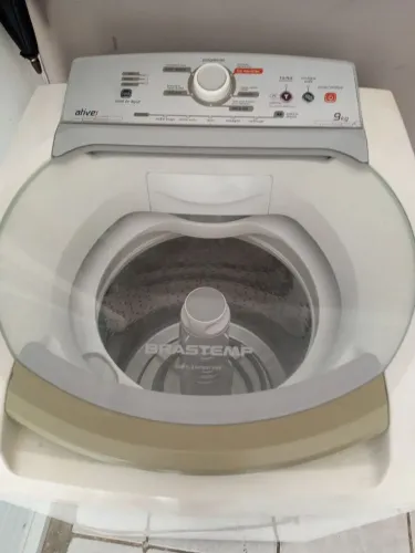 Vende-se uma máquina Brastemp 9kg em bom estado,
