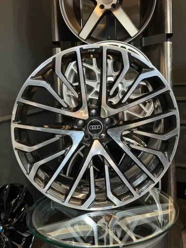 1 Roda Audi RsQ8 aro 23 Originais AVULSA Diamante Polido R$5.900,00