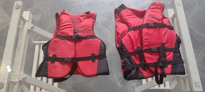 2 Coletes Salva Vidas Vermelhos - Ativa (50Kg e 80Kg)