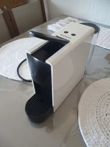 Cafeteira Nespresso Essenza Mini