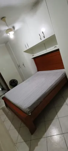 Cama de Madeira Maciça Tamanho Queen