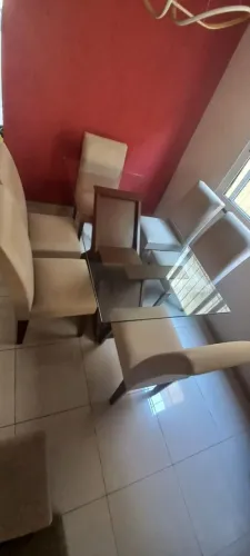 Mesa com 6 cadeiras semi novo 