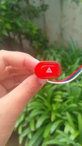BOTÃO DE PISCA-ALERTA VERMELHO UNIVERSAL
