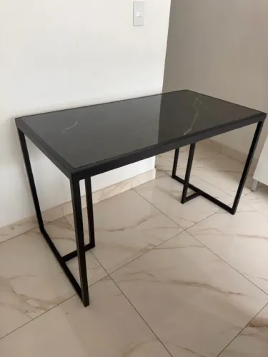 Mesa Estilo Industrial Moderna - tampo de porcelanato