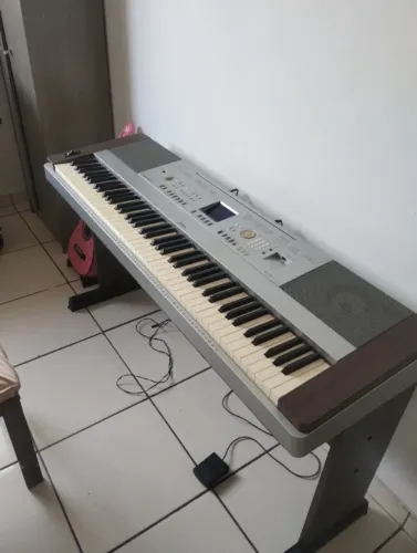 Teclado yamaha DGX640