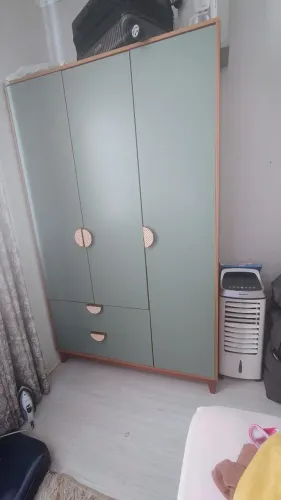 Guarda roupa três portas