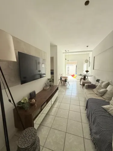 Vendo casa nascente muito ventilada de condomínio no Turu