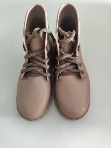 Bota bege, tamanho 29