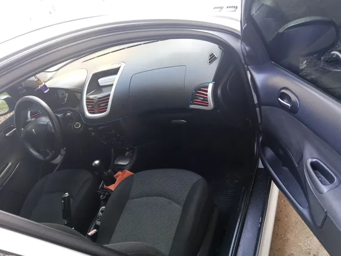 Peugeot 207 XR Sport 1.4 Flex 8V 5P 2012
