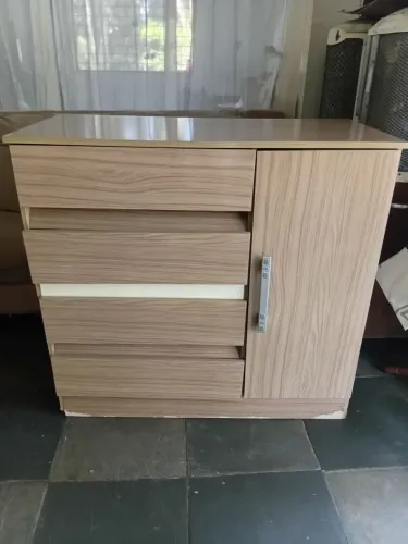 Comoda 4 canetas e 1 porta