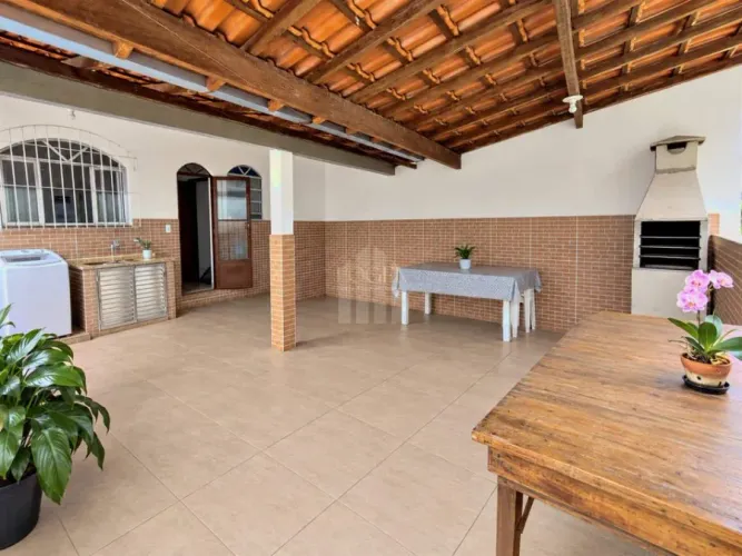 Francisco Bernardino / Cerâmica - Casa 3/4 (1 Suíte) - Amplo Quintal - Amplas Copa e Cozin