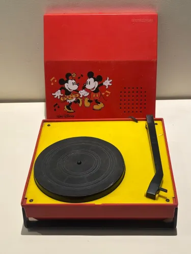 Vitrola toca discos Sonatinha - anos 80