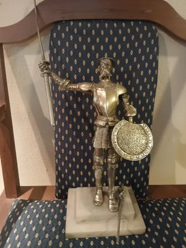 ESTÁTUA ANTIGA DOM QUIXOTE METAL MACIÇO BASE MÁRMORE 4,1KG