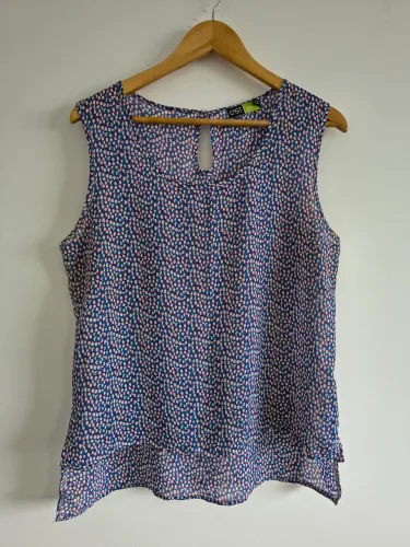 Blusa Bolinhas Coloridas