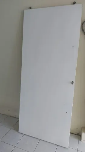 Porta em madeira de correr