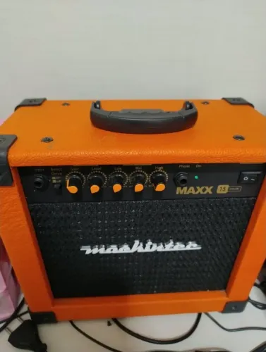 Cubo Amplificador Mackintec Maxx 15 Color Laranja