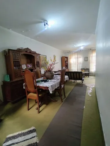 Sala de jantar de madeira maciça 