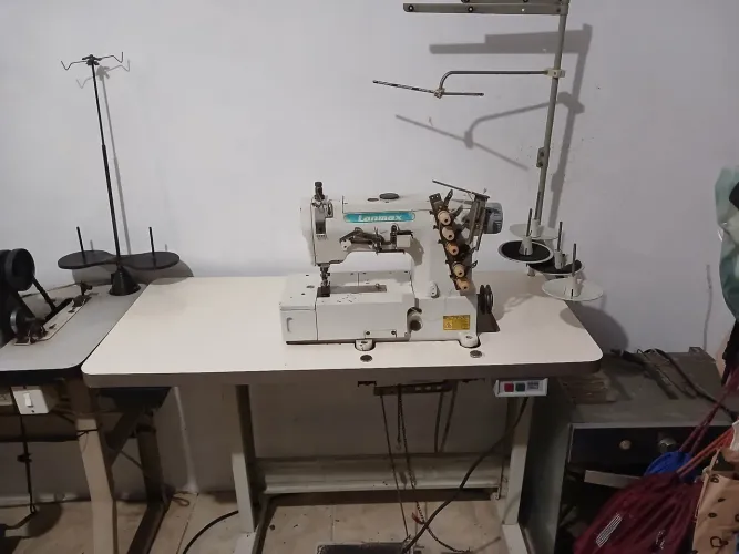 MAQUINA DE COSTURA GOLEIRA SEMINOVA