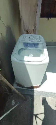 Máquina de lavar roupa Eletrolux retirada de peças