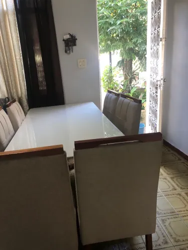 Conjunto de mesa de jantar com 6 cadeiras. Tamanho 180 x 90