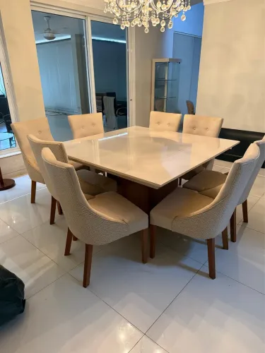 Vendo mesa de jantar com 8 lugares seminovo.
