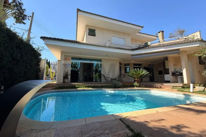 Exclusiva Casa Mobiliada para Locação | 3 Suítes, Piscina com Hidro e Energia Fotovoltaica
