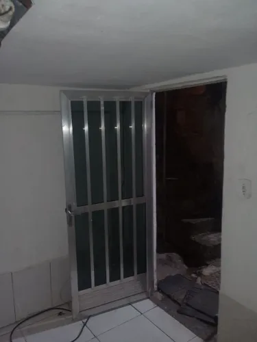 Aluga se guarto e banheiro