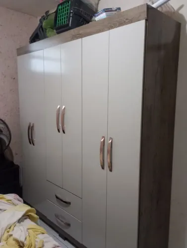 Guarda roupa semi novo 