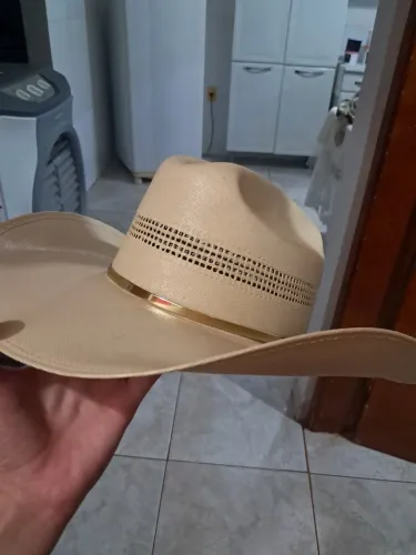 chapéu americano semi novo usado apenas 4 vezes