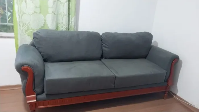 Sofá Vintage em Madeira Maciça - Ótima Oportunidade!